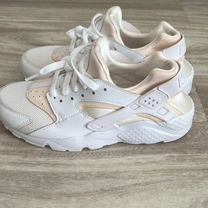 Brand New!! Nike Huaraches!!